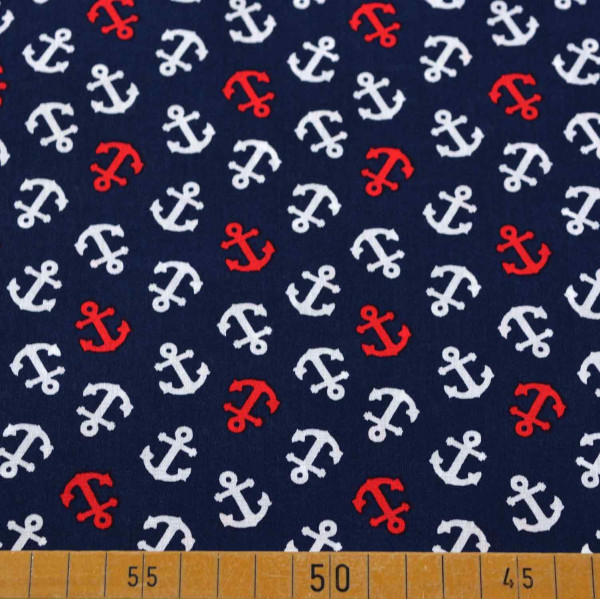 Baumwollstoff bedruckt mit roten und weißen Ankern auf marineblauem Untergrund - 148 cm Breite